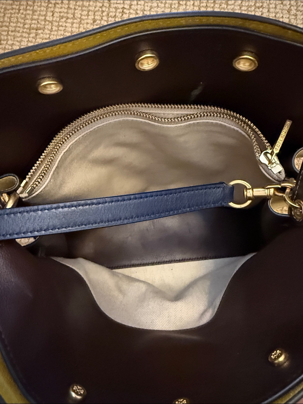 Tory Burch Navy Leather Shoulder Bag with Yellow Accent Corners - Picture 3 of 7